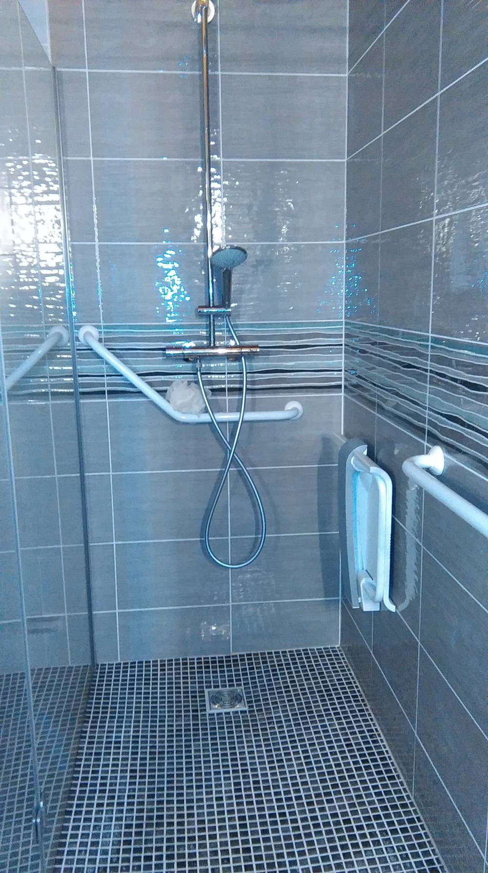 Salle de bain PERSONNE MOBILITE REDUITE - douche_Photo 1-1 